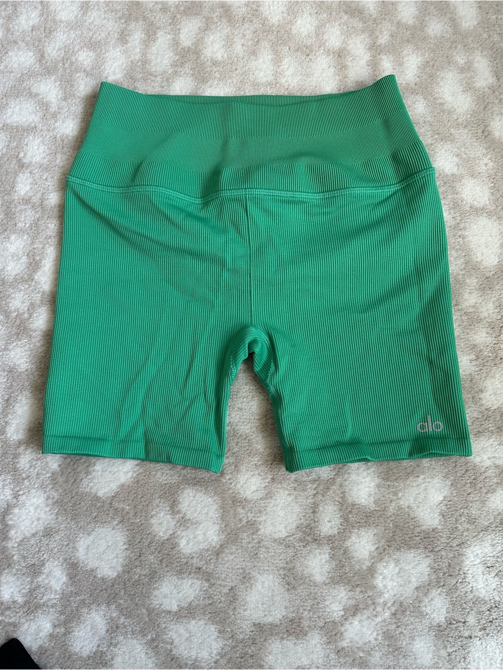 ALO Yoga Ribbed High-Waist Bike Shorts in Green